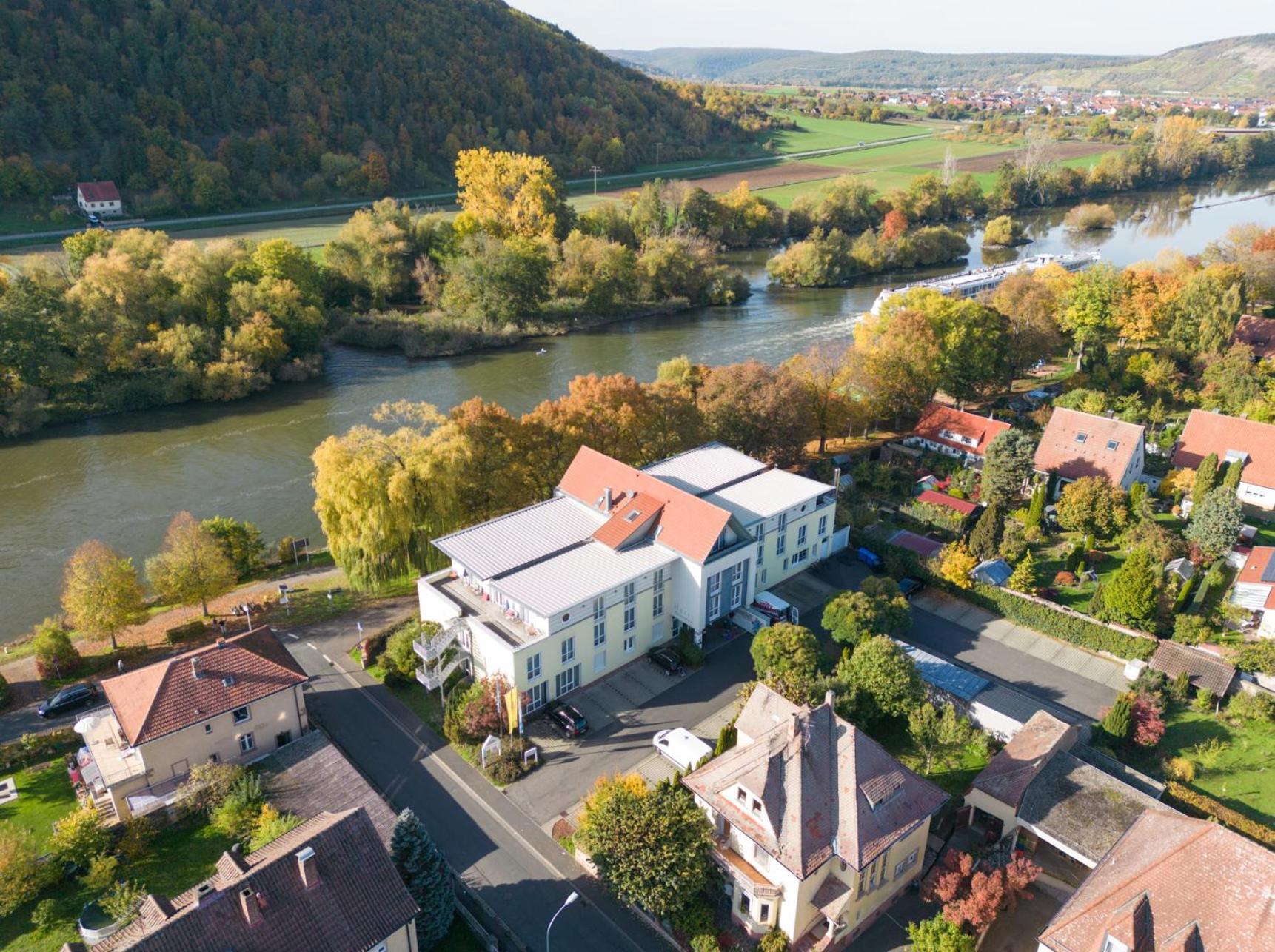 Hotel Mainpromenade ***S Karlstadt Bagian luar foto