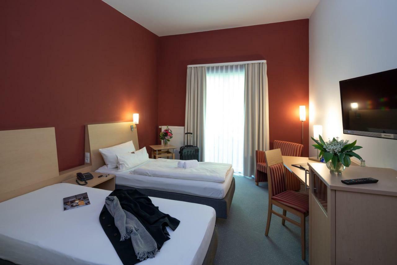 Hotel Mainpromenade ***S Karlstadt Bagian luar foto